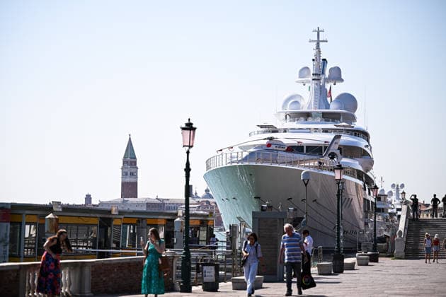 Protest against the visit of US Ambassador to Italy Tilman Fertitta in Venice, Italy VENICE, ITALY - JULY 17: US Ambassador to Italy Tilman Fertitta’s 117-metre megayacht is seen moored in Venice, Italy, on July 17, 2026 ahead of a protest to oppose Fertitta s visit during the city s annual Redentore festival and criticized mass tourism, the influence of billionaires on Venice, and US policies under President Donald Trump. Piero Cruciatti Anadolu Veneto Italy. Editorial use only. Please get in touch for any other usage.  Copyright: x2026xAnadoluxPieroxCruciattix