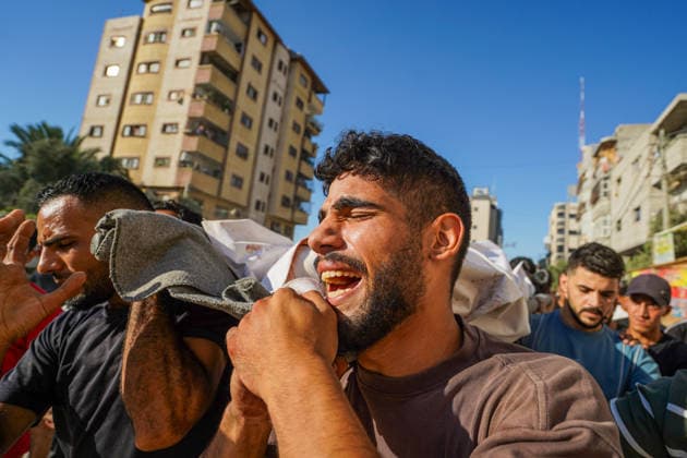 News Themen der Woche KW29 Eight Palestinians killed, 20 injured in Israeli strike on funeral gathering in Gaza JABALIA, GAZA, PALESTINE - JULY 17: Palestinians mourn as the bodies of those killed are taken from the morgue of Al-Awda Hospital for burial after an Israeli strike targeted civilians gathered outside the Al-Awda Hospital for other Palestinians funeral, in Jabalia, Gaza, Palestine on July 17, 2026. The attack killed eight people and injured 20 others. Adam Bilal Anadolu Jabalia Gaza. Editorial use only. Please get in touch for any other usage.  Copyright: x2026xAnadoluxAdamxBilalx