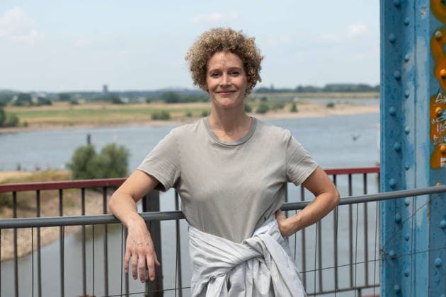 Schauspielerin Karen DAHMEN spielt die Rolle der Nadine Jaeger, Portraet, Porträt, Portrait, Angeschnittenes Einzelbild, Einzelmotiv, Pressetermin anlaesslich der Dreharbeiten fuer die ARD Vorabendserie ,,Wapo Duisburg,, in Duisburg, 17.07.2026. *** Actress Karen DAHMEN plays the role of Nadine Jaeger, portrait, Portrait, Close-up, Single Shot, Single Motif, Press event during the filming of the ARD early-evening series Wapo Duisburg in Duisburg, July 17, 2026