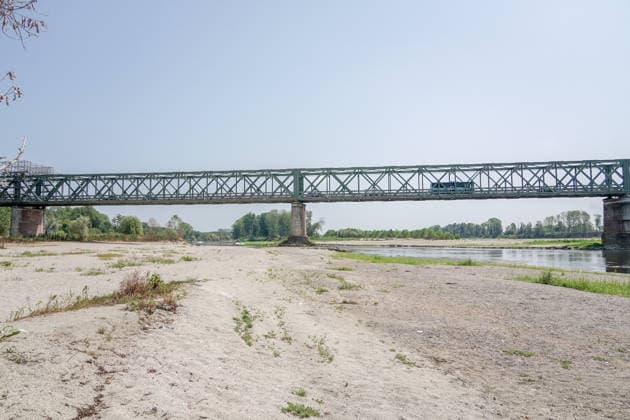IPA86759853 - LINAROLO (PAVIA), July 17, 2026 - The bed of the Po River, 3 meters below the standard hydrometric level, beneath the Becca Bridge in Linarolo.  Copyright: xEmanuelexRobertoxDexCarlix xx 86759853