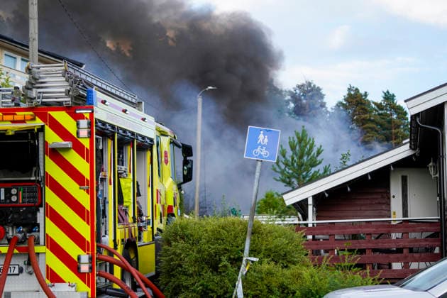 Brann i Drammen Drammen 20260717. Storbrann som har spredt seg fra rekkehus ved Krokstadelva i Drammen. Foto: Thomas Fure NTB Drammen Norge 6SNK5_Sfg24 EDITORIAL USE ONLY Ref:_BNC6SNK5_Sfg24.jpg *** Fire in Drammen Drammen 20260717 Major fire that has spread from townhouses near Krokstadelva in Drammen Photo by Thomas Fure, NTB Drammen, Norway 6SNK5 Sfg24 EDITORIAL USE ONLY Ref BNC6SNK5 Sfg24 jpg  Copyright: xThomasxFurex xNTBx