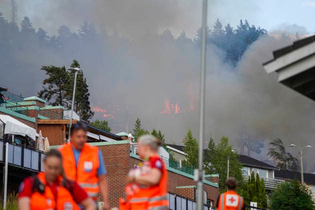 Brann i Drammen Drammen 20260717. Storbrann som har spredt seg fra rekkehus ved Krokstadelva i Drammen. Foto: Thomas Fure NTB Drammen Norge i_g8qB_DSc8 EDITORIAL USE ONLY Ref:_BNCi_g8qB_DSc8.jpg *** Fire in Drammen Drammen 20260717 Major fire that has spread from townhouses near the Krokstadelva River in Drammen Photo by Thomas Fure, NTB Drammen, Norway in g8qB DSc8 EDITORIAL USE ONLY Ref BNCi g8qB DSc8 jpg  Copyright: xThomasxFurex xNTBx