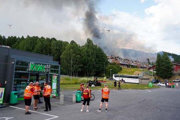 Brann i Drammen Drammen 20260717. Storbrann som har spredt seg fra rekkehus ved Krokstadelva i Drammen. Foto: Thomas Fure NTB Drammen Norge jXBqwQ90xv0 EDITORIAL USE ONLY Ref:_BNCjXBqwQ90xv0.jpg *** Fire in Drammen Drammen 20260717 Major fire that has spread from townhouses near Krokstadelva in Drammen Photo by Thomas Fure, NTB Drammen, Norway jXBqwQ90xv0 EDITORIAL USE ONLY Ref BNCjXBqwQ90xv0 jpg  Copyright: xThomasxFurex xNTBx