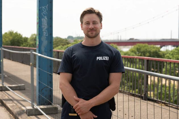Schauspieler Timmi TRINKS spielt die Rolle des Mark Neumann, Portraet, Porträt, Portrait, Angeschnittenes Einzelbild, Einzelmotiv, Pressetermin anlaesslich der Dreharbeiten fuer die ARD Vorabendserie ,,Wapo Duisburg,, in Duisburg, 17.07.2026. *** Actor Timmi TRINKS plays the role of Mark Neumann, Portrait, close-up, single image, single subject, press event during the filming of the ARD early-evening series Wapo Duisburg in Duisburg, July 17, 2026