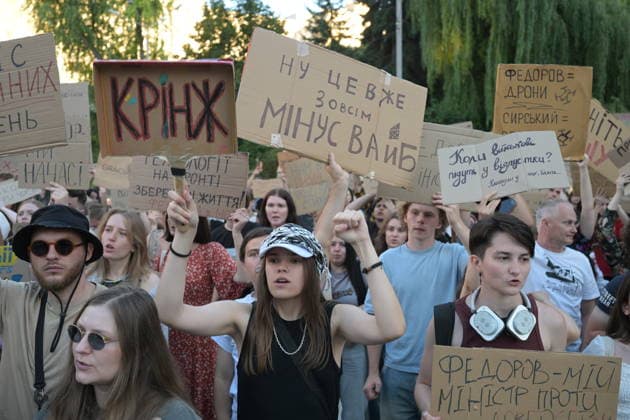 Thousands protest against the dismissal of Ukrainian Defense Minister Fedorov in Kyiv KYIV, UKRAINE - JULY 17: Ukrainians attend a rally to protest President Volodymyr Zelenskyy s decision to dismiss Defense Minister Mykhailo Fedorov after six months in office in Kyiv, Ukraine, on July 17, 2026. The demonstrators also call for the dismissal of Commander-in-Chief of the Armed Forces of Ukraine Oleksandr Syrskyi. Danylo Antoniuk Anadolu Kyiv Ukraine. Editorial use only. Please get in touch for any other usage.  Copyright: x2026xAnadoluxDanyloxAntoniukx