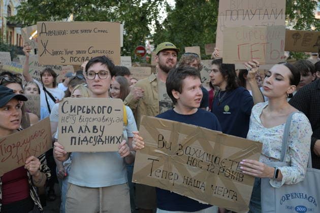 Thousands protest against the dismissal of Ukrainian Defense Minister Fedorov in Kyiv KYIV, UKRAINE - JULY 17: Ukrainians attend a rally to protest President Volodymyr Zelenskyy s decision to dismiss Defense Minister Mykhailo Fedorov after six months in office in Kyiv, Ukraine, on July 17, 2026. The demonstrators also call for the dismissal of Commander-in-Chief of the Armed Forces of Ukraine Oleksandr Syrskyi. Danylo Antoniuk Anadolu Kyiv Ukraine. Editorial use only. Please get in touch for any other usage.  Copyright: x2026xAnadoluxDanyloxAntoniukx