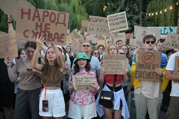 Thousands protest against the dismissal of Ukrainian Defense Minister Fedorov in Kyiv KYIV, UKRAINE - JULY 17: Ukrainians attend a rally to protest President Volodymyr Zelenskyy s decision to dismiss Defense Minister Mykhailo Fedorov after six months in office in Kyiv, Ukraine, on July 17, 2026. The demonstrators also call for the dismissal of Commander-in-Chief of the Armed Forces of Ukraine Oleksandr Syrskyi. Danylo Antoniuk Anadolu Kyiv Ukraine. Editorial use only. Please get in touch for any other usage.  Copyright: x2026xAnadoluxDanyloxAntoniukx