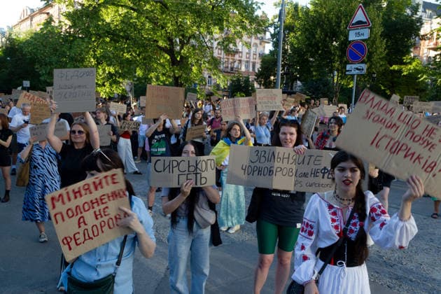 Activists protest against the dismissal of Ukrainian Defence Minister Mykhailo Fedorov in Ivana Franka Square in the evening on the second day of rallies, Kyiv, Ukraine, July 17, 2026. (Photo by Kyrylo Chubotin Ukrinform) Protest action against dismissal of Mykhailo Fedorov goes on in Kyiv  Copyright: xKyryloxChubotinx