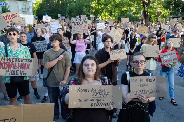 Activists protest against the dismissal of Ukrainian Defence Minister Mykhailo Fedorov in Ivana Franka Square in the evening on the second day of rallies, Kyiv, Ukraine, July 17, 2026. (Photo by Kyrylo Chubotin Ukrinform) Protest action against dismissal of Mykhailo Fedorov goes on in Kyiv  Copyright: xKyryloxChubotinx