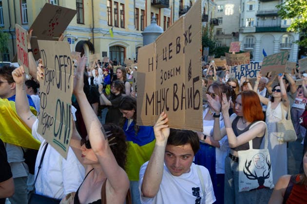 Activists protest against the dismissal of Ukrainian Defence Minister Mykhailo Fedorov in Ivana Franka Square in the evening on the second day of rallies, Kyiv, Ukraine, July 17, 2026. (Photo by Kyrylo Chubotin Ukrinform) Protest action against dismissal of Mykhailo Fedorov goes on in Kyiv  Copyright: xKyryloxChubotinx