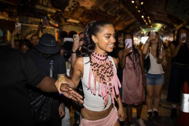 Tyla made a surprise appearance at Leake Street Arches to unveil a special graffiti created ahead of the release of her sophomore album A*POP , London, UK, 17 July 2026. Tyla completed the graffiti mural by adding the album s release date and her signature., Credit:Ewelina Stachurska Show Me You Ewelina Stachurska Avalon UK, London, Leake Street Arches  Copyright: xEwelinaxStachurskaxShowxMexYoux xEwelinaxStachurskax xAvalonx 1117063192