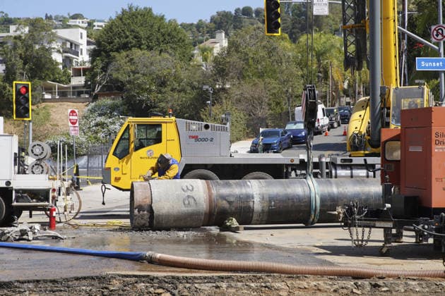 Water pipeline break, flood parts of West Hollywood WEST HOLLYWOOD, CALIFORNIA - JULY 17: Crews work to repair a sink hole and pipes on Sunset Blvd, after a water main break that flooded parts of West Hollywood on July 17, 2026 in West Hollywood, CA, United States. Katie McTiernan Anadolu Los Angeles United States. Editorial use only. Please get in touch for any other usage.  Copyright: x2026xAnadoluxKatiexMcTiernanx