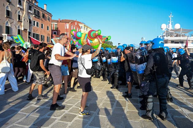Protest in Venice against the visit of US Ambassador to Italy, Tilman Fertitta VENICE, ITALY - JULY 17: Demonstrators clash with riot police during a protest against the visit of US Ambassador to Italy Tilman Fertitta, who arrived aboard his 117-metre megayacht, in Venice, Italy, on July 17, 2026. According to organisers, the protest opposed Fertitta s visit during the city s annual Redentore festival and criticized mass tourism, the influence of billionaires on Venice, and US policies under President Donald Trump. Piero Cruciatti Anadolu Veneto Italy. Editorial use only. Please get in touch for any other usage.  Copyright: x2026xAnadoluxPieroxCruciattix