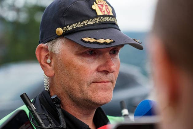 Brann i Drammen Drammen 20260717. Innsatsleder Frode Presthus orienterer pressen om storbrann som har spredt seg fra rekkehus ved Krokstadelva i Drammen. Foto: Thomas Fure NTB Drammen Norge c9oZ7W78TKc EDITORIAL USE ONLY Ref:_BNCc9oZ7W78TKc.jpg *** Fire in Drammen Drammen 20260717 Incident Commander Frode Presthus briefs the press on a major fire that has spread from townhouses near Krokstadelva in Drammen Photo by Thomas Fure, NTB Drammen, Norway c9oZ7W78TKc EDITORIAL USE ONLY Ref BNCc9oZ7W78TKc jpg  Copyright: xThomasxFurex xNTBx
