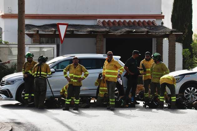Evacuation of scattered residential areas and lockdown ordered in Cómpeta due to the Árchez fire in Málaga Firefighting efforts underway for the fire that broke out in Cómpeta As of July 17, 2026, in Cómpeta, La Axarquía, Málaga, Andalusia, Spain The wildfire that broke out this Friday in the Málaga municipality of Árchez has forced the precautionary evacuation of scattered residential areas in the zone closest to the fire, and a lockdown has been declared for the Málaga town of Cómpeta, while residents and visitors have been urged to avoid nearby areas and to follow the instructions of the emergency services on the scene. JULY 17, 2026 Málaga Andalusia Málaga Andalusia Spain  Copyright: xÃlexxZeax 7670935