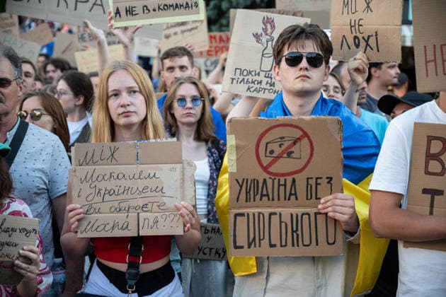 Thousands protest against the dismissal of Ukrainian Defense Minister Fedorov in Kyiv KYIV, UKRAINE - JULY 17: Ukrainians attend a rally to protest President Volodymyr Zelenskyy s decision to dismiss Defense Minister Mykhailo Fedorov after six months in office in Kyiv, Ukraine, on July 17, 2026. The demonstrators also call for the dismissal of Commander-in-Chief of the Armed Forces of Ukraine Oleksandr Syrskyi. Danylo Antoniuk Anadolu Kiev Ukraine. Editorial use only. Please get in touch for any other usage.  Copyright: x2026xAnadoluxDanyloxAntoniukx