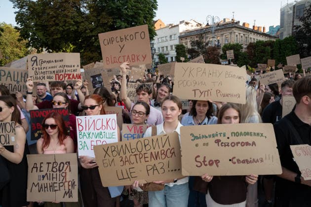 Thousands protest against the dismissal of Ukrainian Defense Minister Fedorov in Kyiv KYIV, UKRAINE - JULY 17: Ukrainians attend a rally to protest President Volodymyr Zelenskyy s decision to dismiss Defense Minister Mykhailo Fedorov after six months in office in Kyiv, Ukraine, on July 17, 2026. The demonstrators also call for the dismissal of Commander-in-Chief of the Armed Forces of Ukraine Oleksandr Syrskyi. Olena Znak Anadolu Kyiv Ukraine. Editorial use only. Please get in touch for any other usage.  Copyright: x2026xAnadoluxOlenaxZnakx