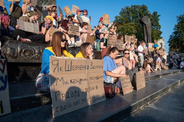 Thousands protest against the dismissal of Ukrainian Defense Minister Fedorov in Kyiv KYIV, UKRAINE - JULY 17: Ukrainians attend a rally to protest President Volodymyr Zelenskyy s decision to dismiss Defense Minister Mykhailo Fedorov after six months in office in Kyiv, Ukraine, on July 17, 2026. The demonstrators also call for the dismissal of Commander-in-Chief of the Armed Forces of Ukraine Oleksandr Syrskyi. Olena Znak Anadolu Kyiv Ukraine. Editorial use only. Please get in touch for any other usage.  Copyright: x2026xAnadoluxOlenaxZnakx