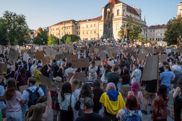 Thousands protest against the dismissal of Ukrainian Defense Minister Fedorov in Kyiv KYIV, UKRAINE - JULY 17: Ukrainians attend a rally to protest President Volodymyr Zelenskyy s decision to dismiss Defense Minister Mykhailo Fedorov after six months in office in Kyiv, Ukraine, on July 17, 2026. The demonstrators also call for the dismissal of Commander-in-Chief of the Armed Forces of Ukraine Oleksandr Syrskyi. Olena Znak Anadolu Kyiv Ukraine. Editorial use only. Please get in touch for any other usage.  Copyright: x2026xAnadoluxOlenaxZnakx