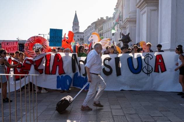 July 17, 2026, Venice, Italy: VENICE, ITALY Ã¢â‚¬ JULY 17, 2026: Hundreds of demonstrators march through Venice to protest against U.S. Ambassador to Italy Tilman J. Fertitta, who arrived earlier in the day aboard a 117-metre yacht as part of a coastal diplomacy tour. Protesters attempted to approach the yacht but were pushed back by police ahead of the annual Festa del Redentore, one of VeniceÃ¢â‚¬â ¢s largest traditional celebrations. Leonardo Garvaglia JNA PRESS Venice Italy - ZUMAq101 20260717_zna_q101_109 Copyright: xLeonardoxGaravagliax