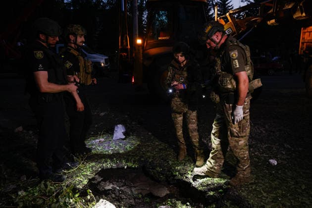 The aftermath of a Russian Banderol missile hitting the road in Kharkiv KHARKIV, UKRAINE - JULY 17: Ukrainian law enforcement officers inspect the crater and debris of a missile in Kharkiv, Ukraine on July 17, 2026. A Russian Banderol missile hit a road in Kharkiv. The missile strike injured nine people and killed one. Sofiia Bobok Anadolu Kharkiv Ukraine. Editorial use only. Please get in touch for any other usage.  Copyright: x2026xAnadoluxSofiiaxBobokx