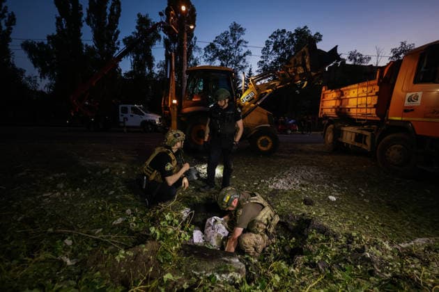 The aftermath of a Russian Banderol missile hitting the road in Kharkiv KHARKIV, UKRAINE - JULY 17: Ukrainian law enforcement officers inspect the crater and debris of a missile in Kharkiv, Ukraine on July 17, 2026. A Russian Banderol missile hit a road in Kharkiv. The missile strike injured nine people and killed one. Sofiia Bobok Anadolu Kharkiv Ukraine. Editorial use only. Please get in touch for any other usage.  Copyright: x2026xAnadoluxSofiiaxBobokx
