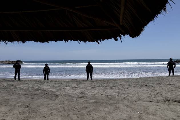 An earthquake in southern Mexico triggered tsunami warnings TAPACHULA, MEXICO - JULY 17: Police and military officers are keeping watch for tsunamis in coastal settlements after a powerful earthquake that caused only minor damage in Tapachula, Mexico, on July 17, 2026. A magnitude 7.4 earthquake struck off Mexico’s southeastern Pacific coast on Friday, according to the US Geological Survey. Mexican authorities deployed security and civil protection personnel to the affected area and reported no casualties or major damage so far. Jose Eduardo Torres Cancino Anadolu Tapachula Mexico. Editorial use only. Please get in touch for any other usage.  Copyright: x2026xAnadoluxJosexEduardoxTorresxCancinox
