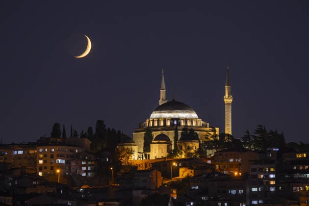 Crescent moon over Istanbul ISTANBUL, TURKIYE - JULY 17: The crescent moon rises above the Yavuz Sultan Selim Mosque in Istanbul, Turkiye, on July 17, 2026. Isa Terli Anadolu Istanbul Turkey. Editorial use only. Please get in touch for any other usage.  Copyright: x2026xAnadoluxIsaxTerlix