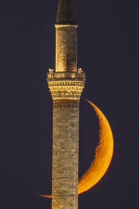 Crescent moon over Istanbul ISTANBUL, TURKIYE - JULY 17: The crescent moon rises above the Yavuz Sultan Selim Mosque in Istanbul, Turkiye, on July 17, 2026. Isa Terli Anadolu Istanbul Turkey. Editorial use only. Please get in touch for any other usage.  Copyright: x2026xAnadoluxIsaxTerlix