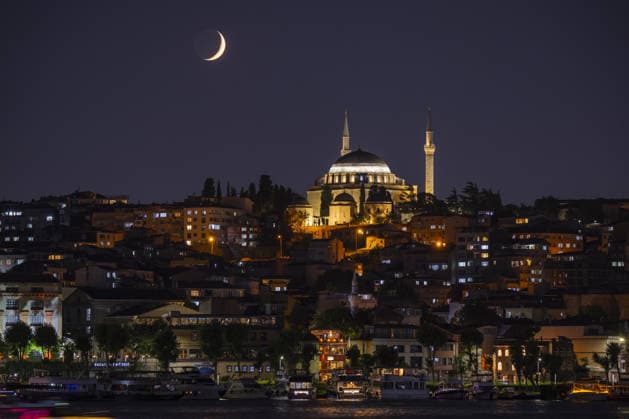 Crescent moon over Istanbul ISTANBUL, TURKIYE - JULY 17: The crescent moon rises above the Yavuz Sultan Selim Mosque in Istanbul, Turkiye, on July 17, 2026. Isa Terli Anadolu Istanbul Turkey. Editorial use only. Please get in touch for any other usage.  Copyright: x2026xAnadoluxIsaxTerlix