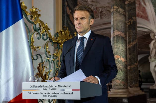 26. Deutsch-Französischer Ministerrat am 17. Juli 2026 im Schloss Augustusburg zu Brühl. Im Bild der französische Staatspräsident Emmanuel Macron während der gemeinsamen Pressekonferrenz. Anlässlich des Ministerrates begrüßten der Kanzler sowie Mitglieder seines Kabinetts den Französischen Präsidenten Emmanuel Macron sowie einige Mitglieder der französischen Regierung. Brühl Nordrhein-Westfalen Deutschland *** 26 German-French Ministerial Council on July 17, 2026, at Augustusburg Palace in Brühl. Pictured: French President Emmanuel Macron during the joint press conference. On the occasion of the Ministerial Council, the Chancellor and members of his cabinet welcomed French President Emmanuel Macron and several members of the Fr