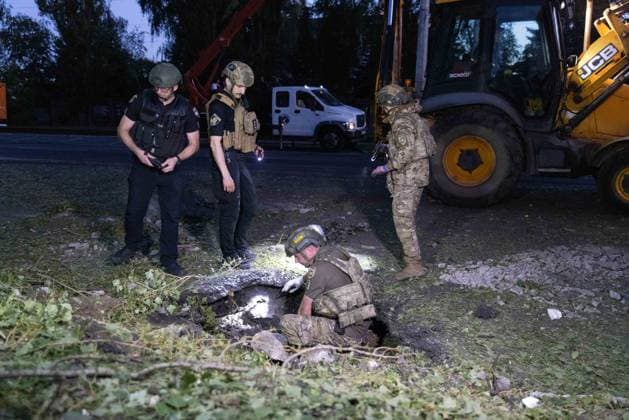 July 17, 2026, Kharkiv, Kharkiv Oblast, Ukraine: Military and emergency personnel examine destroyed equipment and debris scattered across ground vegetation following a russian missile attack in Shevchenkivskyi District, Kharkiv, Ukraine, July 17, 2026. The strike killed one 40-year-old man in his vehicle and wounded seven others who were hospitalized; educational and administrative buildings were also damaged. Kharkiv Ukraine  - ZUMAt164 20260717_zip_t164_017 Copyright: xYevhenxTitovx