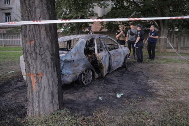 July 17, 2026, Kharkiv, Kharkiv Oblast, UKRAINE: A charred sedan lies destroyed after a russian Banderol missile strike on a road in Kharkiv s Shevchenkivskyi District on July 17, 2026. The strike killed a 40-year-old man inside the vehicle and injured nine others, with seven hospitalized; educational and administrative buildings in the area also sustained damage. Kharkiv UKRAINE  - ZUMAt164 20260717_zip_t164_019 Copyright: xYevhenxTitovx
