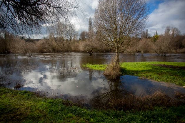 CHILE: Heavy Rain And Strong Winds. Rising water levels in the Damas River following heavy rains in the Lakes Region in Osorno, Chile, on July 17, 2026. Osorno Chile  Copyright: xFernandoxLavozx originalFilename: lavoz-notitle260717_npAhV.jpg