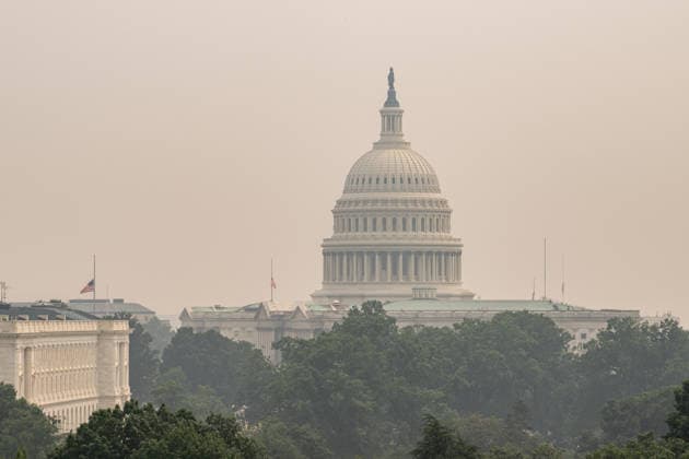 July 17, 2026, Wasington, District Of Columbia, United States: The U.S. Capitol is seen through a layer of smoke from Canadian wildfires, as haze reduces visibility across Washington, D.C. Wasington United States  - ZUMAk206 20260717_znp_k206_007 Copyright: xMattxKaminskyx
