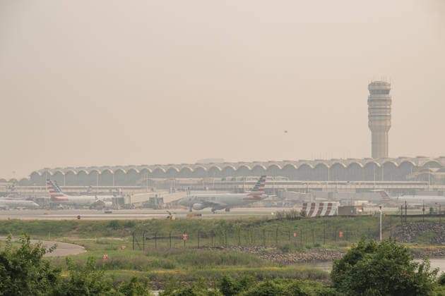 July 17, 2026, Arlington, Virginia, United States: Aircraft operate at Ronald Reagan Washington National Airport as smoke from Canadian wildfires creates hazy conditions across the Washington, D.C., region. Arlington United States  - ZUMAk206 20260717_znp_k206_015 Copyright: xMattxKaminskyx