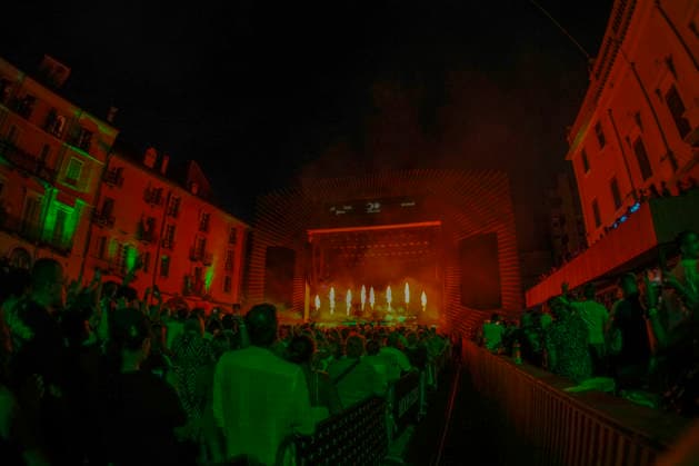17 07 2026, Locarno, Piazza Grande, Moon and Stars 2026 Locarno, Alan Walker performing during his exhibition on the main stage at Moon and Stars. Locarno Piazza Grande Ticino Switzerland *** July 17, 2026, Locarno, Piazza Grande, Moon and Stars 2026 Locarno, Alan Walker performing during his set on the main stage at Moon and Stars Locarno, Piazza Grande, Ticino, Switzerland Copyright: xJustPictures.ch JarixPestelaccix jp-en-JaPe-JP6_JAR_Moon_Stars_17Jul2026_00121