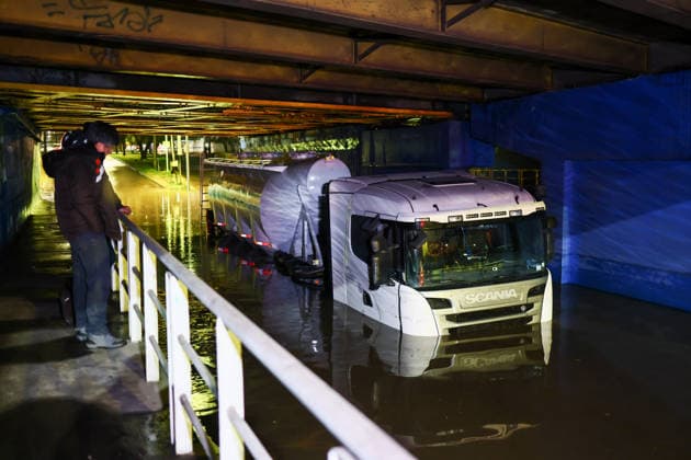 Santiago, July 17, 2026: Work underway on a truck trapped underwater in an underpass in the municipality of San Bernardo. Javier Torres, Aton Chile, Santiago, Chile. Aton 1173463  Copyright: JAVIERxTORRES ATONxCHILE