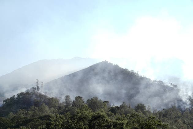 Morgan fire near Mount Diablo of California CONTRA COSTA COUNTY, CALIFORNIA - JULY 17: A view of burning areas on mountain as crews battle wildfire between Morgan Territory State Park and Mount Diablo State Park in Contra Costa County, California, United States on July 17, 2026. Tayfun Coskun Anadolu California United States. Editorial use only. Please get in touch for any other usage.  Copyright: x2026xAnadoluxTayfunxCoskunx