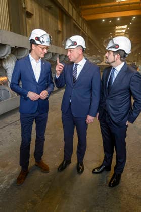 Hendrik Wüst, Dirk Howe und Georg Geier beim Besuch der Siempelkamp Gießerei GmbH in Rahmen der Sommertour 2026 des Ministerpräsidenten. Krefeld, 17.07.2026 *** Hendrik Wüst, Dirk Howe, and Georg Geier during a visit to Siempelkamp Gießerei GmbH as part of the Minister President’s 2026 Summer Tour, Krefeld, July 17, 2026 Foto:xW.xRanderathx xFuturexImagex wuest_6706