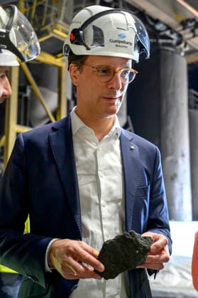Hendrik Wüst beim Besuch der Siempelkamp Gießerei GmbH in Rahmen der Sommertour 2026 des Ministerpräsidenten. Krefeld, 17.07.2026 *** Hendrik Wüst visits Siempelkamp Gießerei GmbH as part of the Minister President’s 2026 Summer Tour, Krefeld, July 17, 2026 Foto:xW.xRanderathx xFuturexImagex wuest_6714