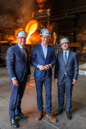 Dirk Howe, Hendrik Wüst und Georg Geier beim Besuch der Siempelkamp Gießerei GmbH in Rahmen der Sommertour 2026 des Ministerpräsidenten. Krefeld, 17.07.2026 *** Dirk Howe, Hendrik Wüst, and Georg Geier during a visit to Siempelkamp Gießerei GmbH as part of the Minister President’s 2026 Summer Tour, Krefeld, July 17, 2026 Foto:xW.xRanderathx xFuturexImagex wuest_6718