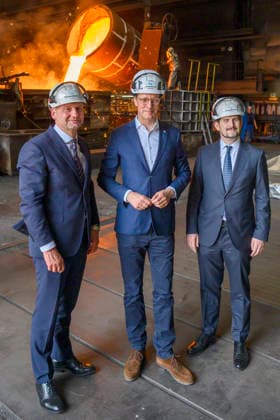 Dirk Howe, Hendrik Wüst und Georg Geier beim Besuch der Siempelkamp Gießerei GmbH in Rahmen der Sommertour 2026 des Ministerpräsidenten. Krefeld, 17.07.2026 *** Dirk Howe, Hendrik Wüst, and Georg Geier during a visit to Siempelkamp Gießerei GmbH as part of the Minister President’s 2026 Summer Tour, Krefeld, July 17, 2026 Foto:xW.xRanderathx xFuturexImagex wuest_6719