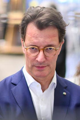 Hendrik Wüst beim Besuch der Siempelkamp Gießerei GmbH in Rahmen der Sommertour 2026 des Ministerpräsidenten. Krefeld, 17.07.2026 *** Hendrik Wüst visits Siempelkamp Gießerei GmbH as part of the Minister President’s 2026 Summer Tour, Krefeld, July 17, 2026 Foto:xW.xRanderathx xFuturexImagex wuest_6728