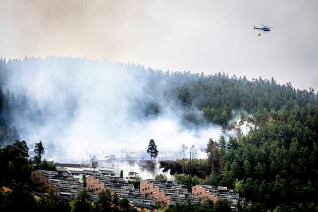 Storbrann i Drammen Sandefjord 20260718. Slokkeinnsatsen etter storbrannen i Krokstadelva fortsetter lordag formiddag. Foto: Trond R. Teigen NTB Sandefjord Norge 9xAbLj4KNsU EDITORIAL USE ONLY Ref:_BNC9xAbLj4KNsU.jpg *** Major Fire in Drammen, Sandefjord, July 18, 2026 Firefighting efforts following the major fire in Krokstadelva continue Saturday morning. Photo: Trond R. Teigen, NTB, Sandefjord, Norway 9xAbLj4KNsU EDITORIAL USE ONLY Ref BNC9xAbLj4KNsU jpg  Copyright: xTrondxR.xTeigenx xNTBx