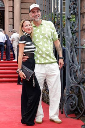Tina Ries und Markus Babbel bei der Eröffnung der Nibelungen-Festspiele 2026 mit der Uraufführung des Stücks Die Hunnenkönigin auf der Open-Air-Bühne vor dem Wormser Dom. Worms, 17.07.2026 *** Tina Ries and Markus Babbel at the opening of the 2026 Nibelungen Festival, featuring the world premiere of the play *The Hun Queen* on the open-air stage in front of Worms Cathedral, Worms, July 17, 2026 Foto:xP.xBackx xFuturexImagex nibelungen_6702