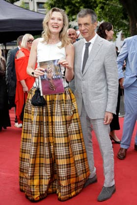 Franziska Reichenbacher mit Ehemann Alfred Joseph Schneiberg bei der Eröffnung der Nibelungen-Festspiele 2026 mit der Uraufführung des Stücks Die Hunnenkönigin auf der Open-Air-Bühne vor dem Wormser Dom. Worms, 17.07.2026 *** Franziska Reichenbacher with her husband Alfred Joseph Schneiberg at the opening of the 2026 Nibelungen Festival, featuring the world premiere of the play *The Hun Queen* on the open-air stage in front of Worms Cathedral, Worms, July 17, 2026 Foto:xP.xBackx xFuturexImagex nibelungen_6727