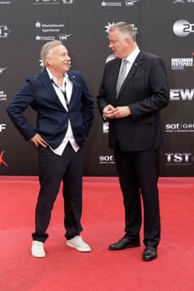 Nico Hofmann und Gordon Schnieder bei der Eröffnung der Nibelungen-Festspiele 2026 mit der Uraufführung des Stücks Die Hunnenkönigin auf der Open-Air-Bühne vor dem Wormser Dom. Worms, 17.07.2026 *** Nico Hofmann and Gordon Schnieder at the opening of the 2026 Nibelungen Festival, featuring the world premiere of the play *The Queen of the Huns* on the open-air stage in front of Worms Cathedral, Worms, July 17, 2026 Foto:xP.xBackx xFuturexImagex nibelungen_6735