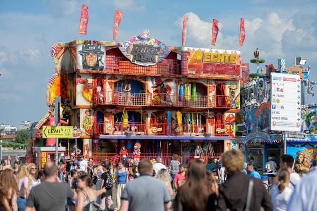 Rheinkirmes 2026 ** NUR FÜR REDAKTIONELLE ZWECKE ** EDITORIAL USE ONLY **<p>Besucher genießen am Freitag, den 17.07.2026, die Rheinkirmes 2026 in Düsseldorf. Deutschland NRW Düsseldorf Copyright: OleksandrxVoskresenskyi *** Rheinkirmes 2026 ** FOR EDITORIAL PURPOSES ONLY ** EDITORIAL USE ONLY ** p Visitors enjoy the Rheinkirmes 2026 on Friday, July 17, 2026, in Düsseldorf, Germany (North Rhine-Westphalia). Düsseldorf. Copyright OleksandrxVoskresenskyi Copyright: OleksandrxVoskresenskyi doc86rmh0ltps21czdxf24a2 ,EDITORIAL USE ONLY