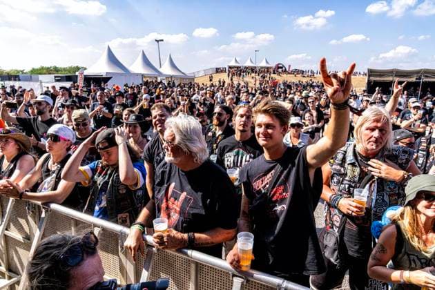 Dong Open Air 2026 Zweiter Tag ** NUR FÜR REDAKTIONELLE ZWECKE ** EDITORIAL USE ONLY **<p>Metallfans befinden sich am 16.7.2026 auf der Halde, Norddeutschland in Neukirchen-Vluyn. Es wird das diesjährige Musikfestival veranstaltet. Foto : Arnulf Stoffel Funke Foto Services < p> Buntes Deutschland NRW Neukirchen-Vluyn Copyright: ArnulfxStoffel *** Dong Open Air 2026, Day Two ** FOR EDITORIAL PURPOSES ONLY ** EDITORIAL USE ONLY ** p Metal fans gather on the slag heap on July 16, 2026, in Neukirchen-Vluyn, northern Germany. This year’s music festival is taking place there. Photo: Arnulf Stoffel, Funke Foto Services p Colorful Germany, North Rhine-Westphalia, Neukirchen-Vluyn. Copyright ArnulfxStoffel Copyright: ArnulfxStoffel doc86rmqdq7p4h3yuoenpb ,EDITORIAL USE ONLY